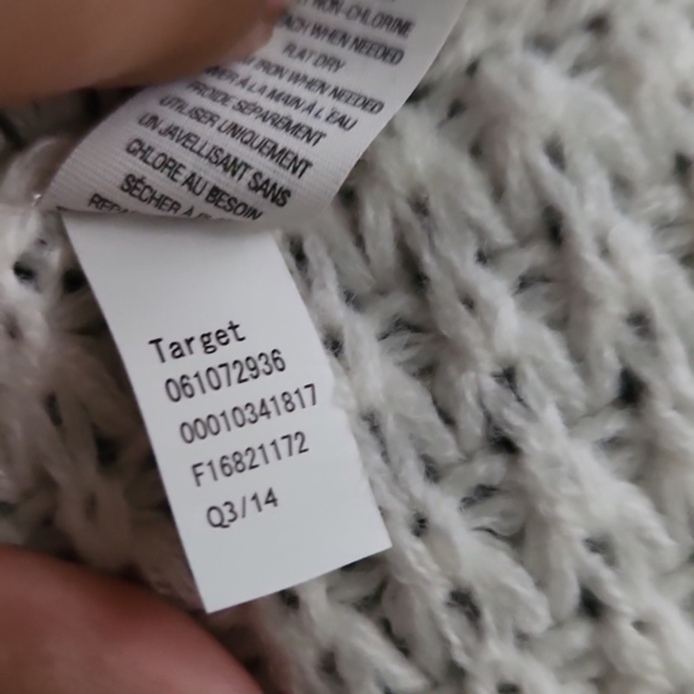 [Target] White Infinity Scarf - Picture 4 of 4